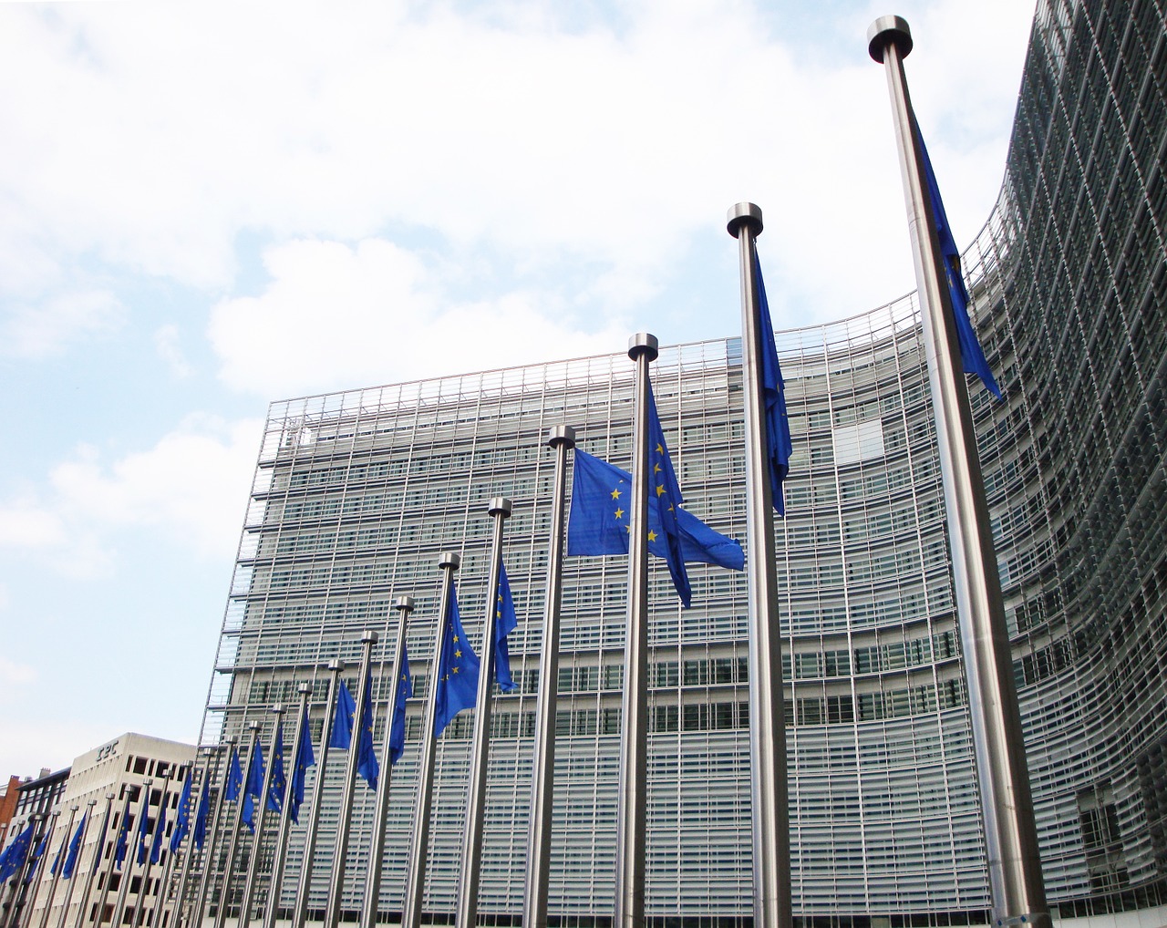 Bruksela wzywa rząd PiS do zmiany zapisów ustawy o Sądzie Najwyższym. Warszawa ma na to miesiąc