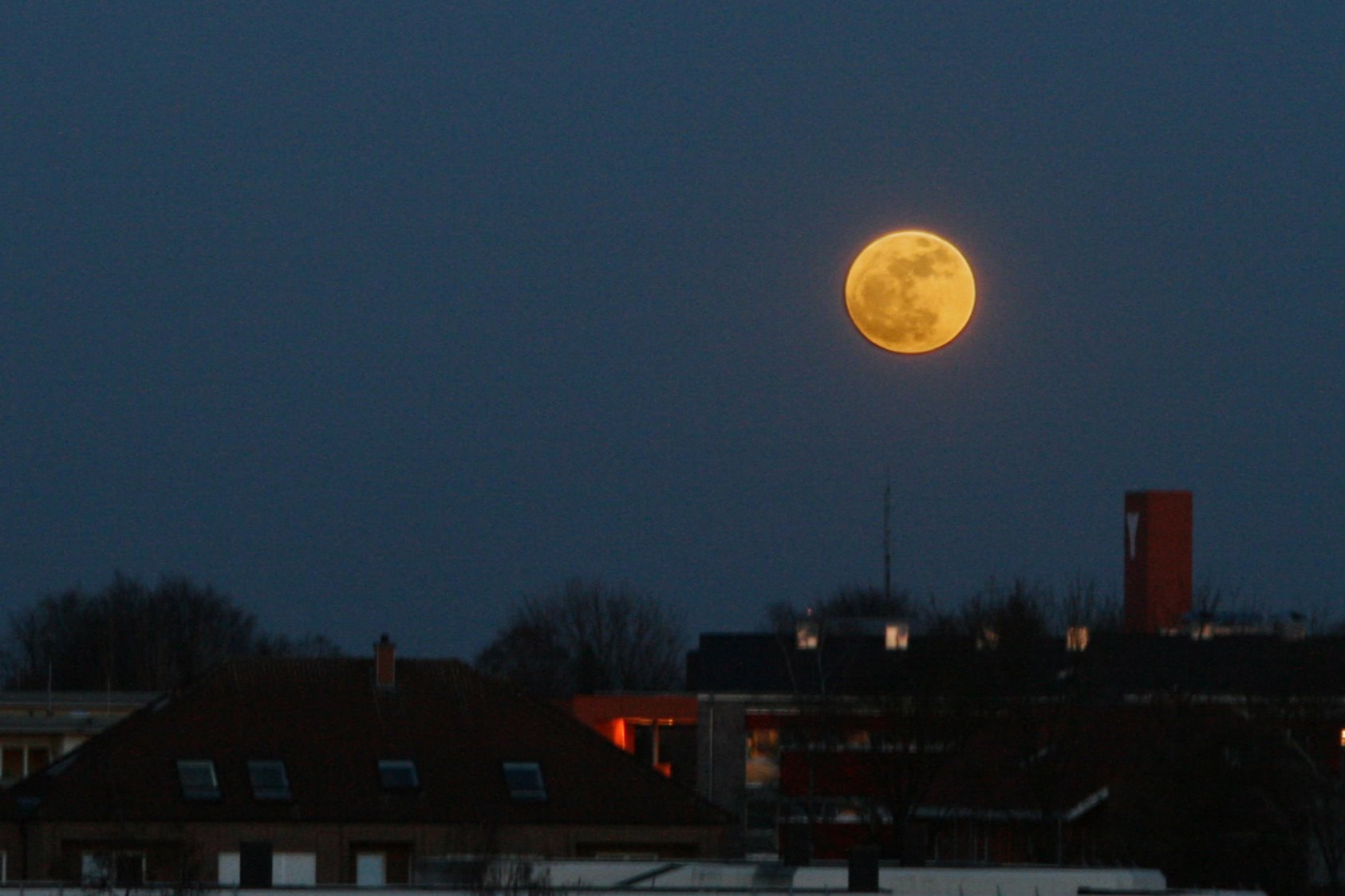 supermoon_over_germany_2011