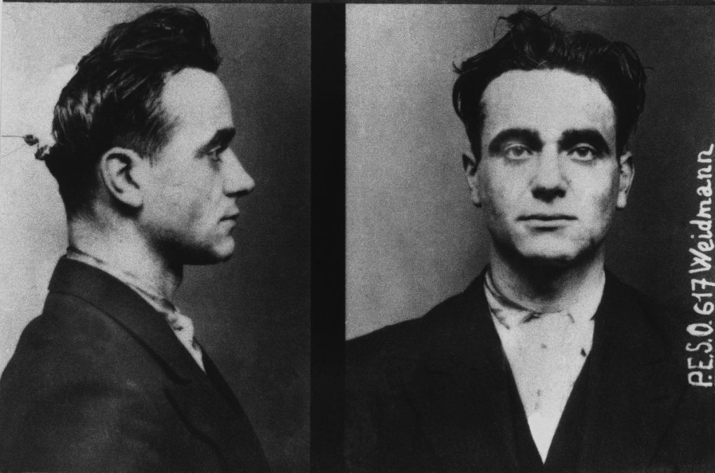 Ostatnim człowiekiem, którego ścięto publicznie był Eugène Weidmann, francuski seryjny morderca, niemieckiego pochodzenia, który w 1937 roku zamordował 6 osób. 