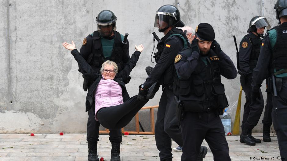 Police remove a woman from a polling station in Sant Julia de Ramis by force