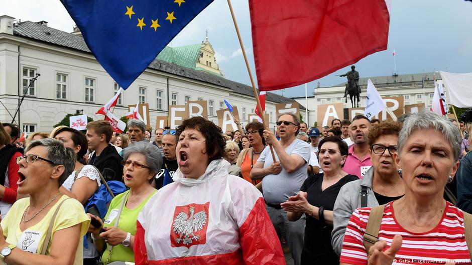 Amnesty International: Uczestnicy pokojowych demonstracji w Polsce poddawani są masowym represjom. Fot. Źrodło: dw.de