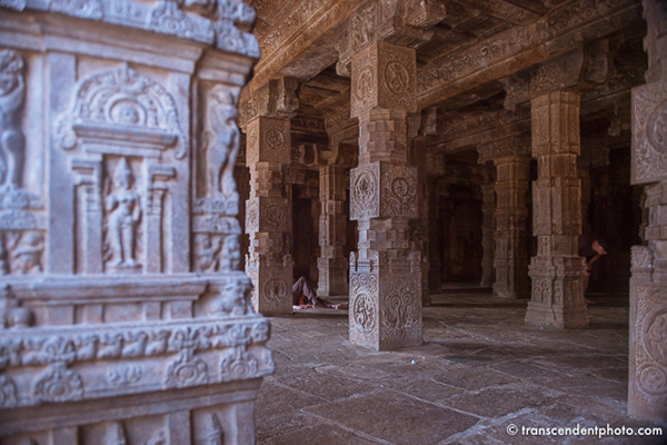 Airavateshwararm – znaleźć ukojenie kryjąc się w mandapach z bogato zdobionymi filarami