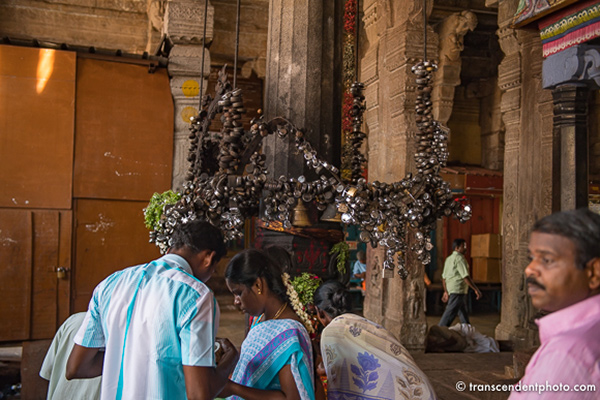 Świątynia Ranganathaswamy – ołtarz przyozdobiony kilkoma setkami, jeśli nie więcej metalowych kłódek