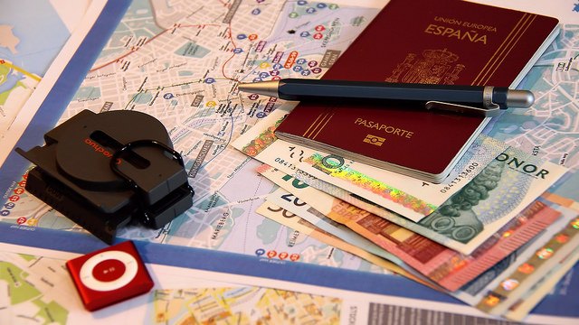 Jak niektóre państwa unijne zarabiają na sprzedaży paszportów UE?