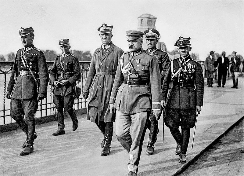 Józef Piłsudski po dojściu Hitlera do władzy snuł plany wojny prewencyjnej przeciwko III Rzeszy, jednak Francja zwlekała, a Czechosłowacja ostrzegła Niemców – pisze w niedzielę FAS