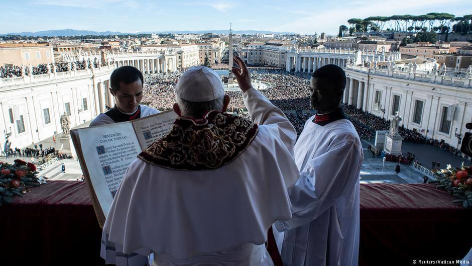 Głównym przesłaniem papieskiego orędzia na święta Bożego Narodzenia były stosunki międzyludzkie, globalne kryzysy i wojny. 