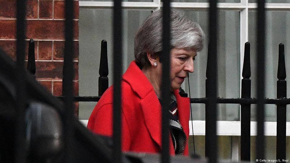 Theresa May poniosła porażkę na całej linii, a Wielka Brytania stoi przed twardym brexitem
