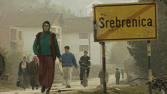 Pomiędzy 12 a 16 lipca 1995 w Srebrenicy dochodzi do największa po II wojnie światowej masakry ludności w Europie.