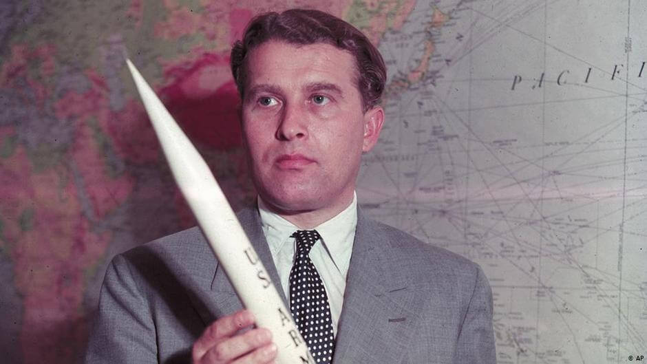 20 lipca 1969, Amerykanie wylądowali na księżycu. Byłoby to niemożliwe bez Wernhera von Brauna, który wcześniej był konstruktorem śmiercionośnej broni Hitlera.