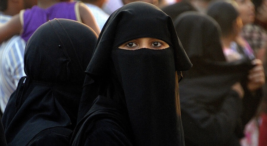 Holandia. Zakaz noszenia burki wchodzi w życie