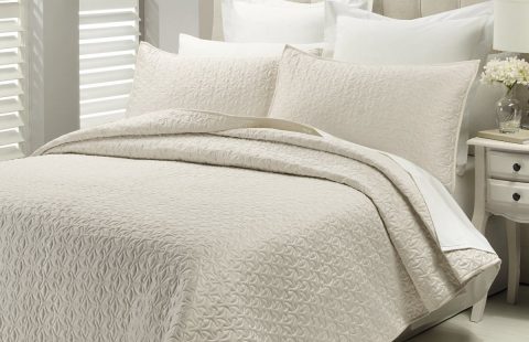 Co należy wiedzieć o praniu pościeli (lateks, visco, pierze)