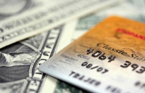 Wyjazd na wakacje z kartą czy gotówką?