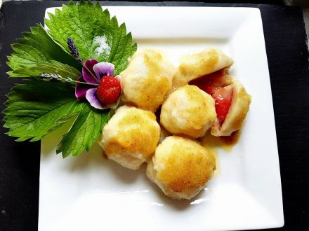 Pomysł na obiad – knedle z truskawkami