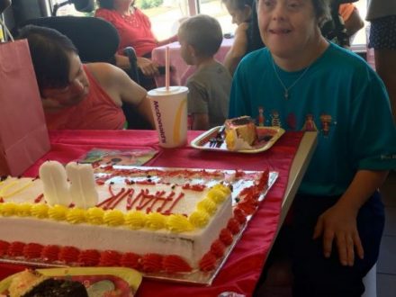 Film z pożegnalnego przyjęcia 52 letniej Frei z Zespołem Downa – pracownicy McDonalds