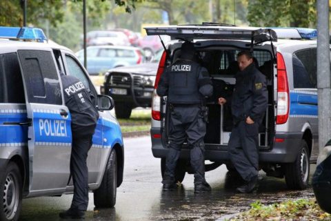 Setki niemieckich policjantów poszukują planującego zamach bombowy terrorysty