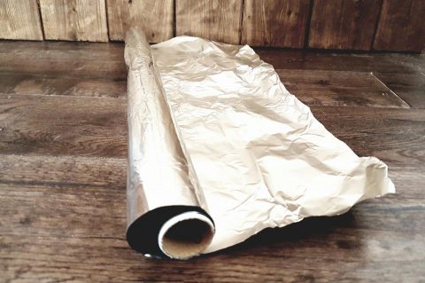 Nie wiesz jak naostrzyć nożyczki lub wyczyścić srebro? Użyj folii aluminiowej