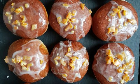 Jak spalić pączka? Godzina seksu bądź odkurzanie. Co wybieracie?