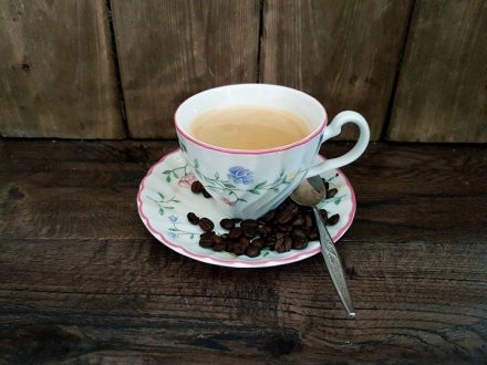 Regularne picie kawy, ma korzystny wpływ na zdrowie i może opóźnić rozwój demencji