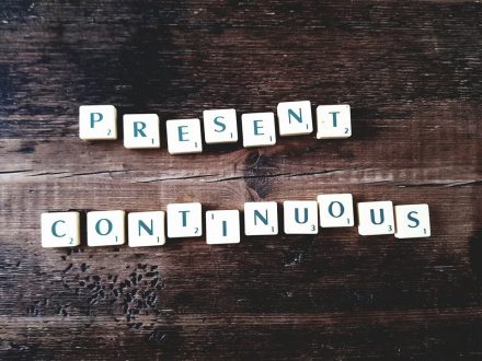 Czasy w języku angielskim  – Present Continuous