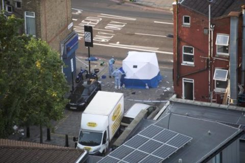 Londyn. Furgonetka wjechała w grupę muzułmanów wychodzących z meczetu po wieczornej sunnickiej modlitwie