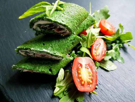 Szpinakowe omleciki z nadzieniem z serka i szynki