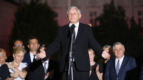 Dlaczego w ocenie opozycji jest tak źle, skoro aż 42 proc. ankietowanych popiera PiS?