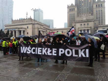 W polskich miastach Czarny Protest. Stalińska: Wierzę, że ten naród nie jest zidiociały do końca
