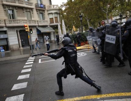 Referendum niepodległościowe w Katalonii: Policja użyła gumowych kul, są ranni