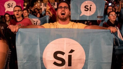 Katalończycy zagłosowali za niepodległością. Nie tylko Madryt, ale i Bruksela ma problem