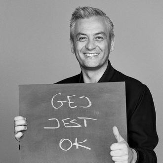 Robert Biedroń: GEJ JEST OK. Szkoda, że nikt mojej mamy nie przygotował na tę wiadomość