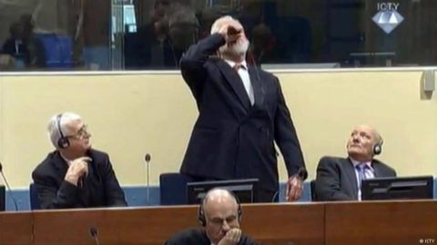 Komentarz: Śmierć przed Trybunałem