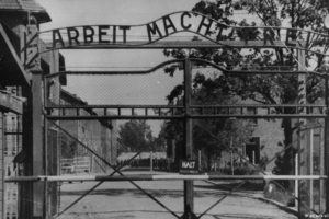 Czy obowiązkowe zwiedzanie obozu w Oświęcimiu może być sposobem na antysemityzm?