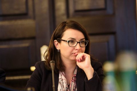 Magdalena Środa: Za co sprzedała się Kamila?