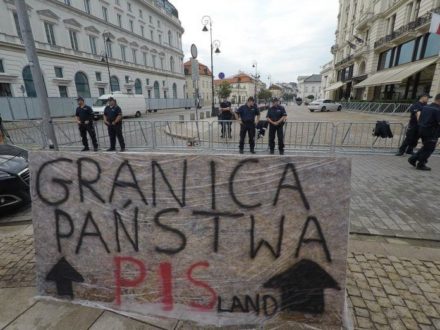 Adam Szejnfeld: Niestety, ostatnie lata dopisały do dziejów Krakowskiego Przedmieścia smutny rozdział: Miesięcznice smoleńskie