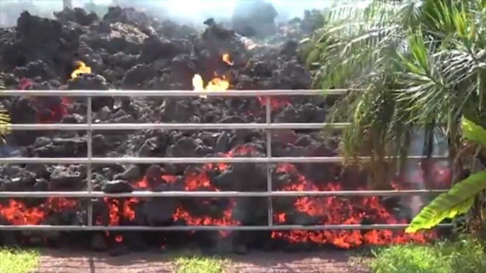 Hawaje: Lawa dobywająca się z wulkanu Kilauea pożera wszystko, co staje jej na drodze