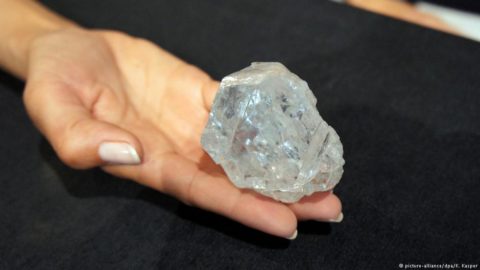 Biliardy ton diamentów. W ocenie naukowców „występują dość powszechnie”