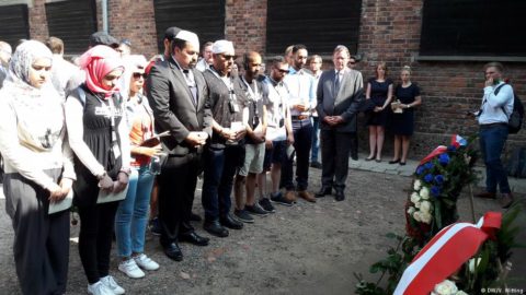 Młodzież żydowska i muzułmańska z Niemiec w Auschwitz: „Jak w fabryce”, „Razem płakaliśmy”