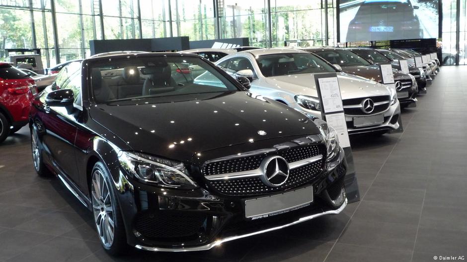 Niemiecki Urząd ds. Ruchu Drogowego nakazuje koncernowi Daimler AG wycofanie z rynku setek tysięcy mercedesów z silnikiem diesla. Chodzi o 24 modele.