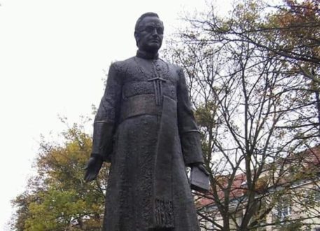 Ks. Stanisław Walczak: Pomnik Prałata Jankowskiego przypomina o najgorszym okresie w życiu Kościoła w Polsce