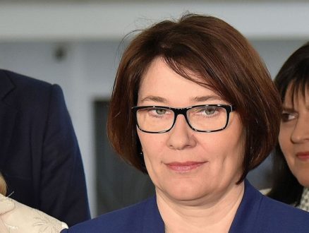 Ks. Stanisław Walczak do Beaty Mazurek: Swoim „ćwierkaniem” przemieniła Pani żałobę w walkę z porządnymi, uczciwymi ludźmi, w odwet, w zemstę…