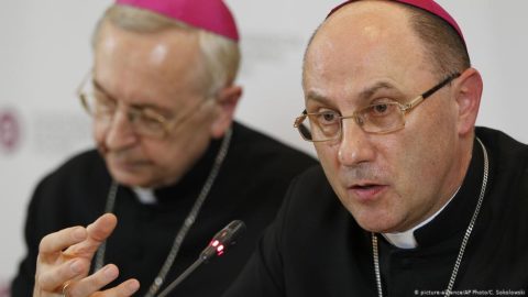 Prymas Polski dla niemieckiego dzinnika: polski Kościół paraliżuje kultura całkowitej dyskrecji