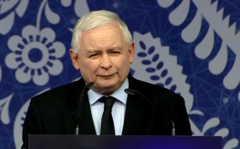 Roman Giertych: Tańczący z trumnami