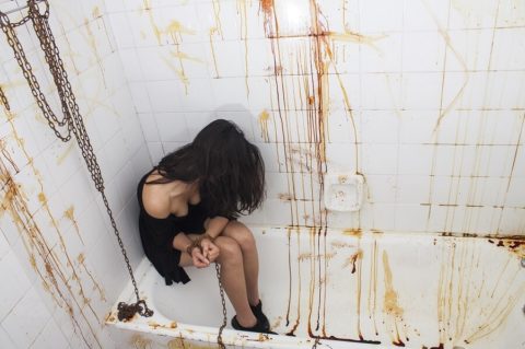 Blisko 50 tys. dziewcząt i kobiet na świecie zabili w 2017 r. członkowie własnej rodziny. Zbrodnie te są często ukoronowaniem trwającej latami spirali przemocy – wynika z raportu ONZ.