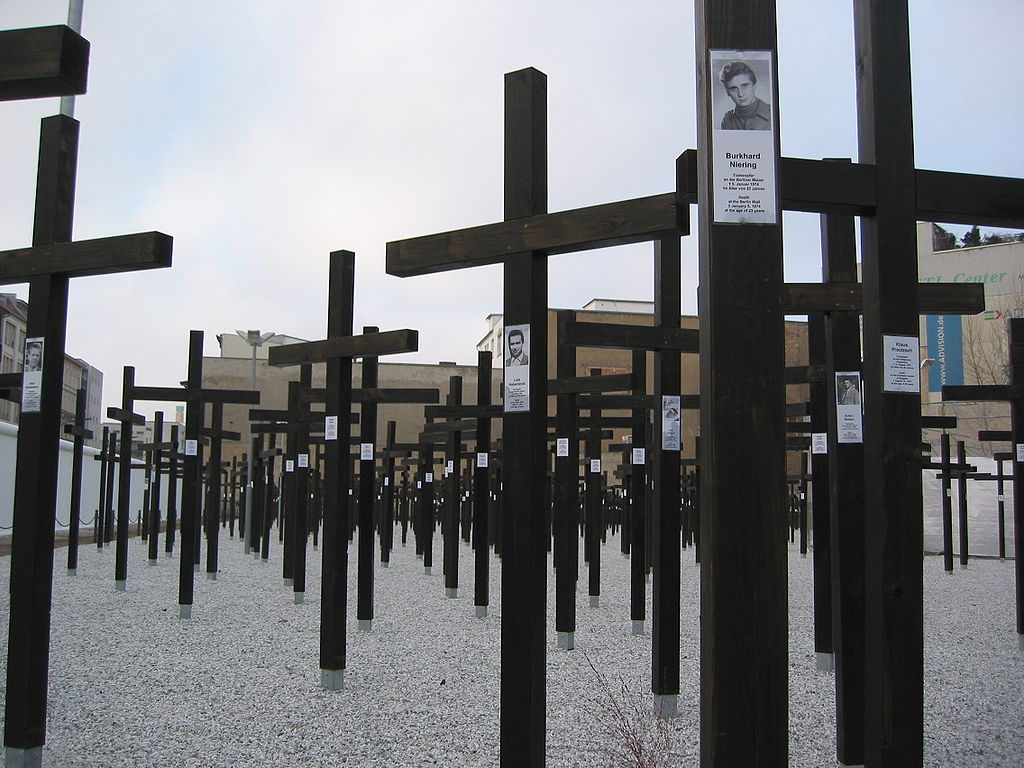 Pomnik pamięci ofiar zabityh przy murze berlińskim