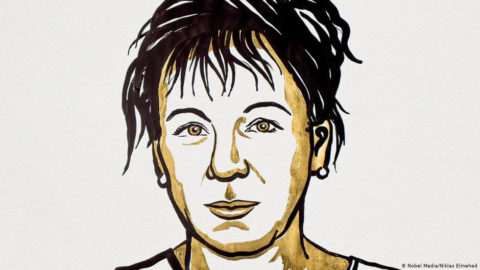 Olga Tokarczuk. (Nie)polityczna noblistka. W obecnym kontekście  politycznym jej książki same stały się polityczne
