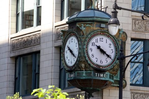 Koniec ze zmianą czasu? Nadal dwa razy w roku będziemy przestawiać zegarki