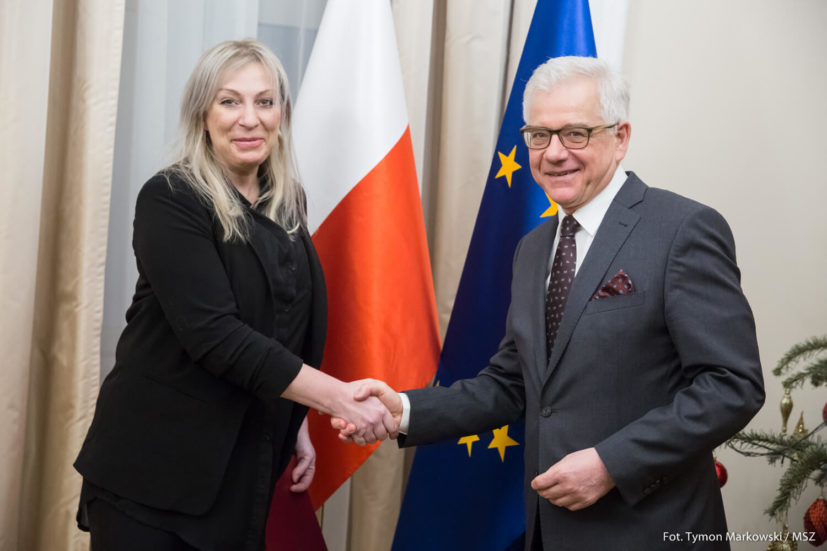 Szef MSZ Jacek Czaputowicz poinformował, że ambasador RP w Iraku Beata Pęksa, opuściła ten kraj i wróciła do Polski.