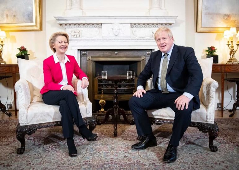 Ursula von der Leyen i Boris Johnson rozmawiają w Londynie