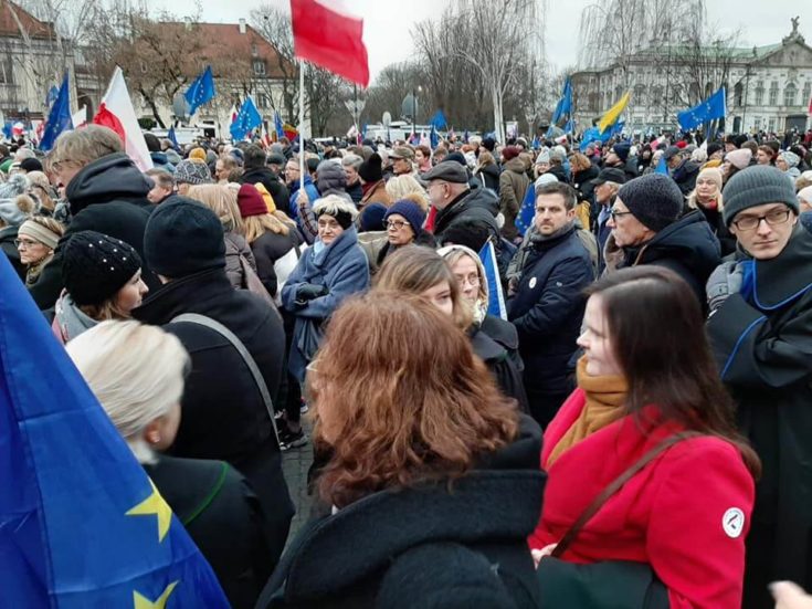 Warszawa, protestujemy z prawnikami. To nie jest marsz tysiąca, ale tysięcy róg.