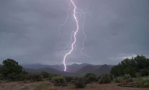 Czy rozmowa przez telefon komórkowy podczas burzy jest bezpieczna? Mity i fakty o…